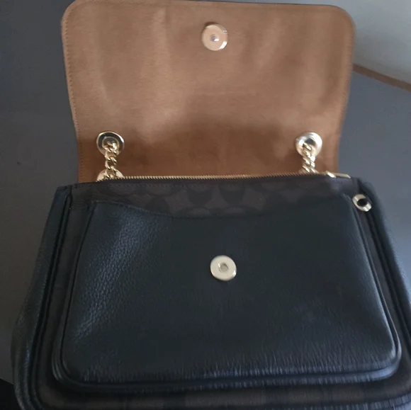 Coach Purse In Great Condition - Picture 5 of 9